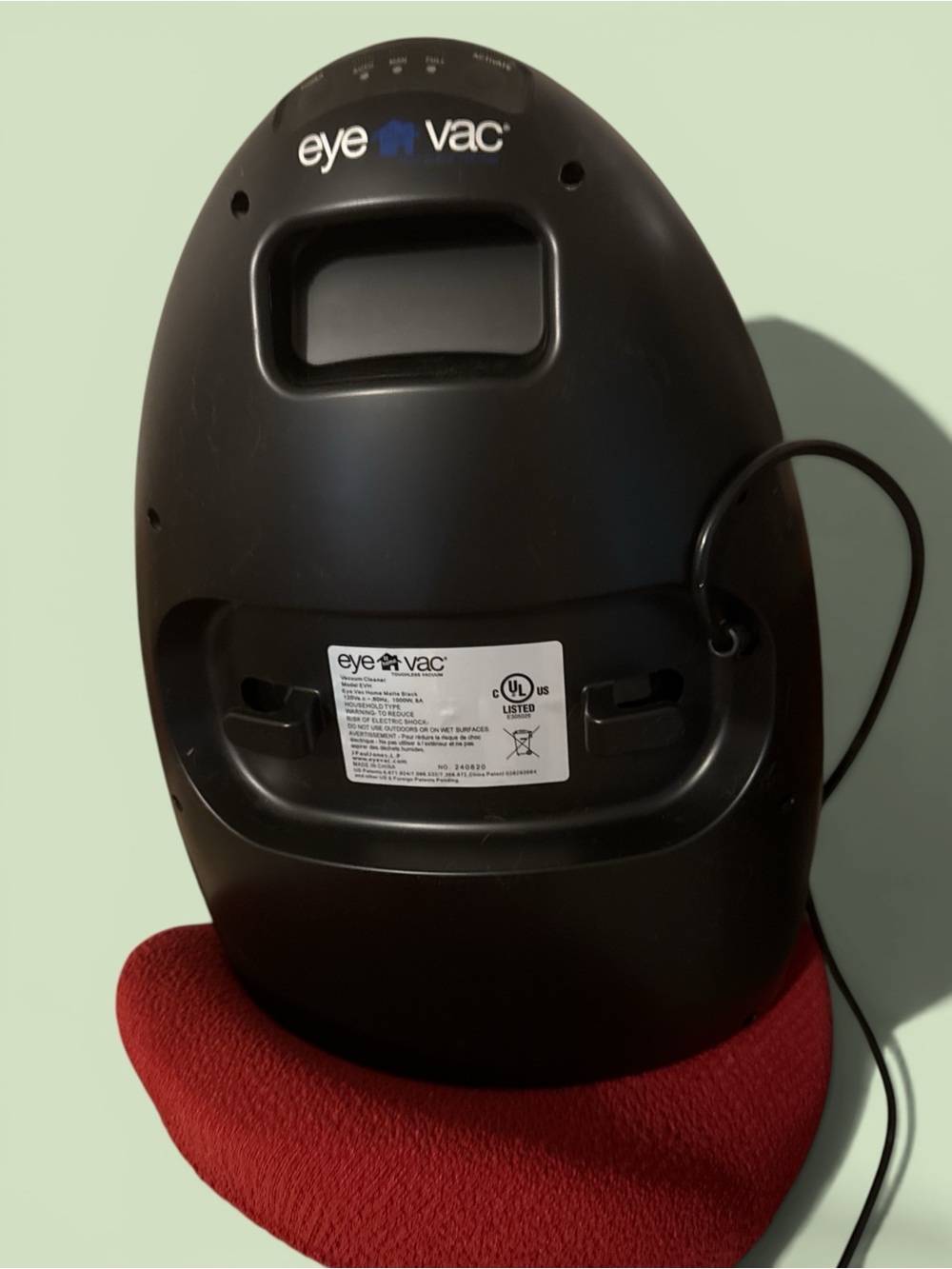 Eye Vac Hands-Free Vacuum in Black with Red Filter Pad